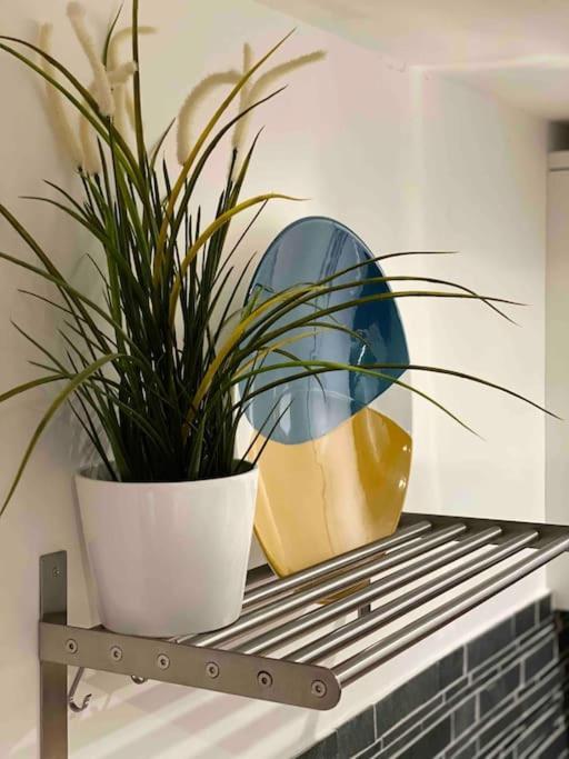 Mumbles - Modern Apartment With Panoramic Sea Views Oystermouth 외부 사진
