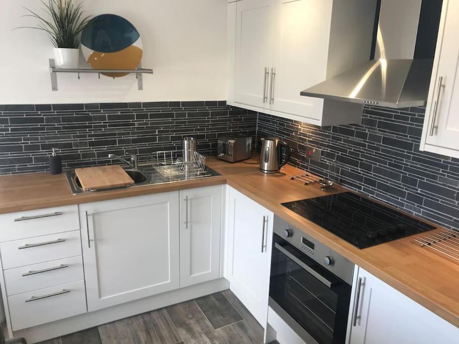 Mumbles - Modern Apartment With Panoramic Sea Views Oystermouth 외부 사진