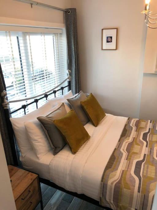 Mumbles - Modern Apartment With Panoramic Sea Views Oystermouth 외부 사진