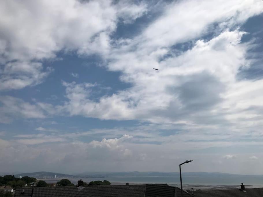 Mumbles - Modern Apartment With Panoramic Sea Views Oystermouth 외부 사진