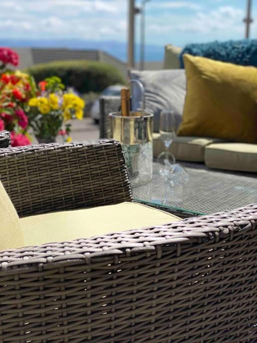 Mumbles - Modern Apartment With Panoramic Sea Views Oystermouth 외부 사진
