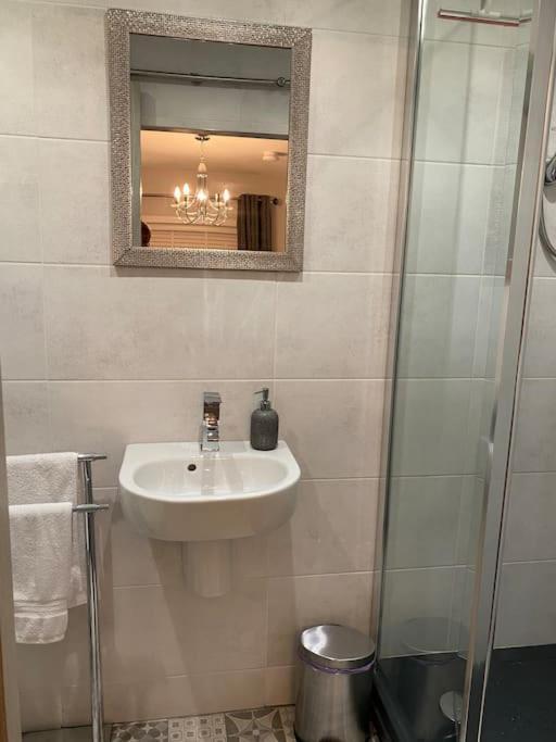 Mumbles - Modern Apartment With Panoramic Sea Views Oystermouth 외부 사진