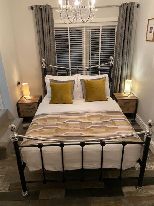 Mumbles - Modern Apartment With Panoramic Sea Views Oystermouth 외부 사진