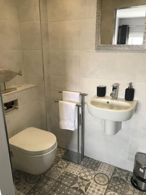 Mumbles - Modern Apartment With Panoramic Sea Views Oystermouth 외부 사진